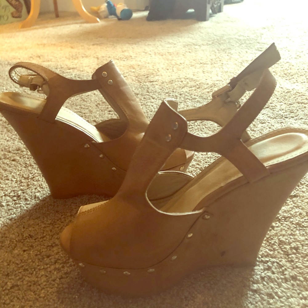 Tan cognac wedges